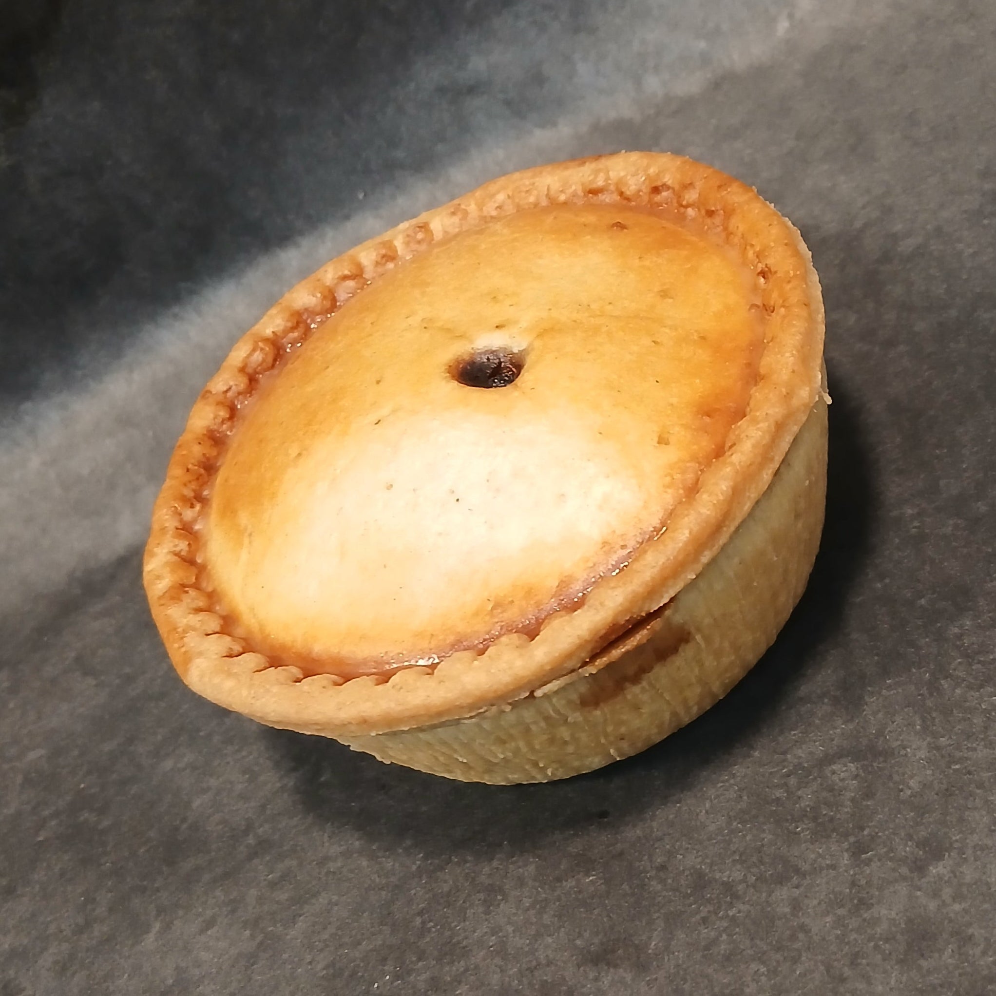 Small steak pie